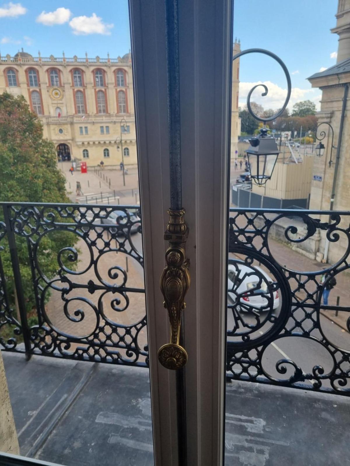 Face Chateau St Germain En Laye, Appartement 4 A 6 Personnes, 23 Min De Paris Champs-Elysees Saint-Germain-en-Laye Exterior foto